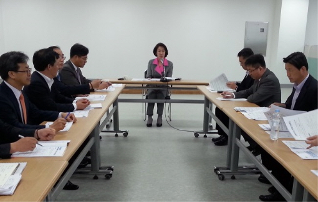 8일 신청사에서 열린 경제부지사 주재 간부회의.(사진=경북도)