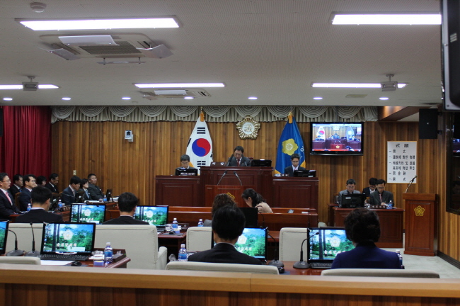 울진군의회 제204회 임시회(사진=국제일보/최태하 기자)