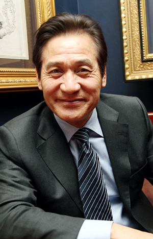 2013 대중문화예술상 은관문화훈장을 받은 배우 안성기 씨. (사진=경북문경세계군인체육대회 조직위원회)